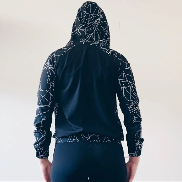 Fabletics Jiae Abstract Geometric Print Jacket - Picture 8 of 9